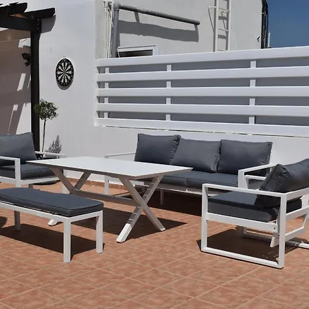 Sunny Rooftop In 70sqm Terrace Delight!