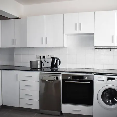 Sunny Rooftop In 91sqm Terrace Delight! Ayia Napa