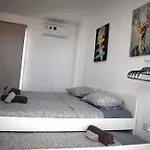 Sunny Rooftop In 91sqm Terrace Delight! Айя-Напа