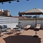 Апартаменты Sunny Rooftop In 91sqm Terrace Delight! *