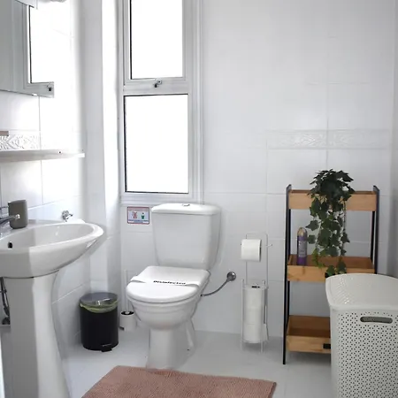 Sunny Rooftop In 91sqm Terrace Delight! דירה