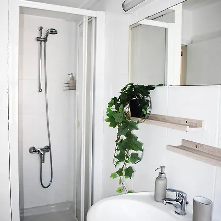 דירה Sunny Rooftop In 91sqm Terrace Delight! *