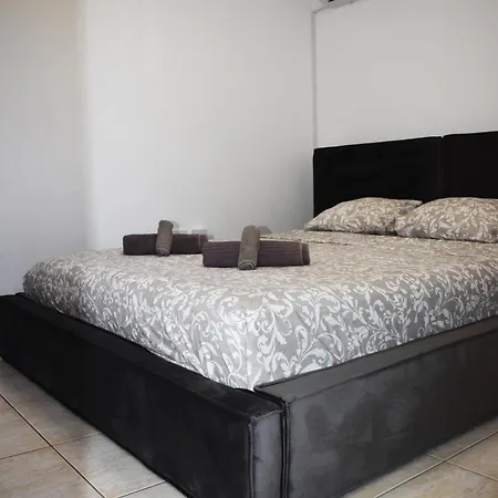 Sunny Rooftop In 91sqm Terrace Delight! *