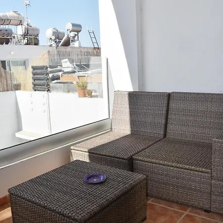 דירה Sunny Rooftop In 91sqm Terrace Delight!
