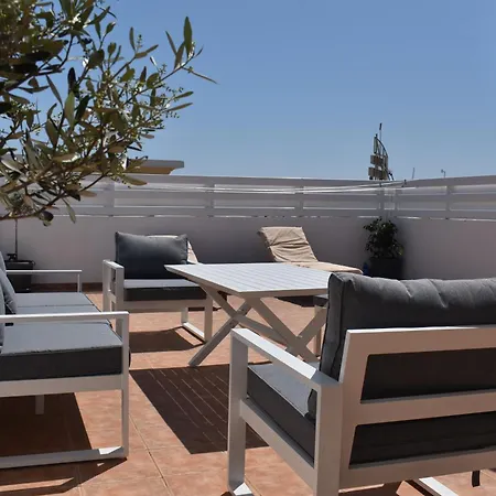 Sunny Rooftop In 91sqm Terrace Delight! דירה