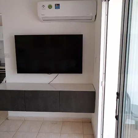 Sunny Rooftop In 91sqm Terrace Delight! דירה