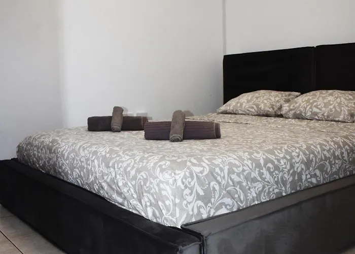 Sunny Rooftop In 91sqm Terrace Delight! *