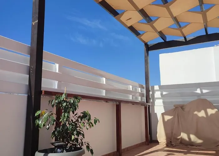 Daire Sunny Rooftop In 91sqm Terrace Delight!