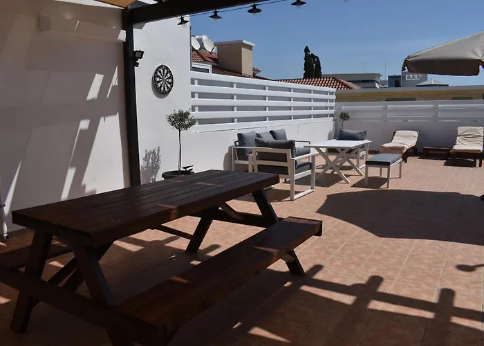 Daire Sunny Rooftop In 91sqm Terrace Delight!