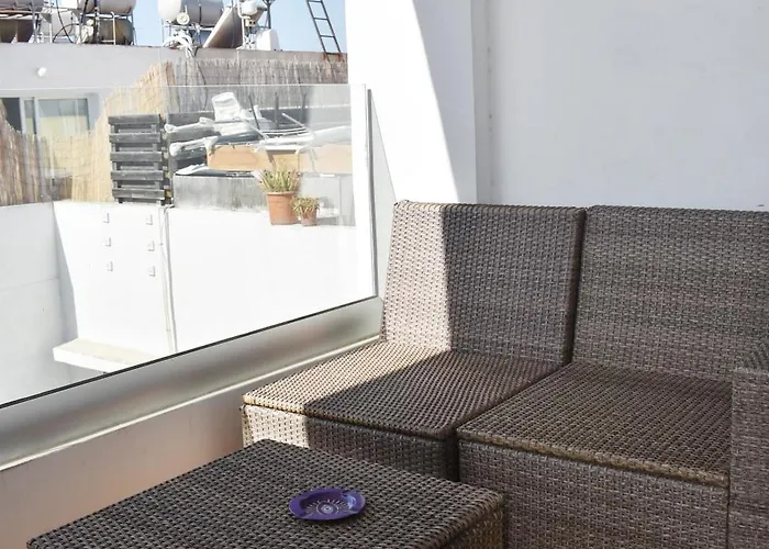 Daire Sunny Rooftop In 91sqm Terrace Delight!