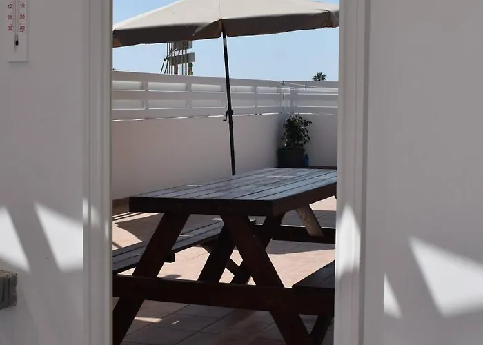 Sunny Rooftop In 91sqm Terrace Delight! *