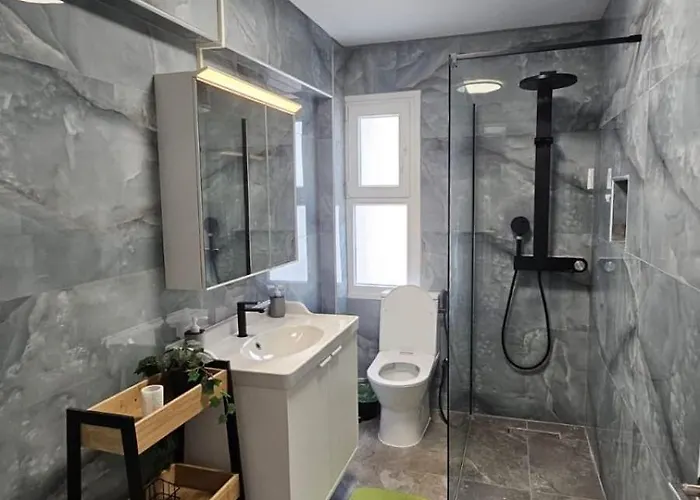 Daire Sunny Rooftop In 91sqm Terrace Delight!