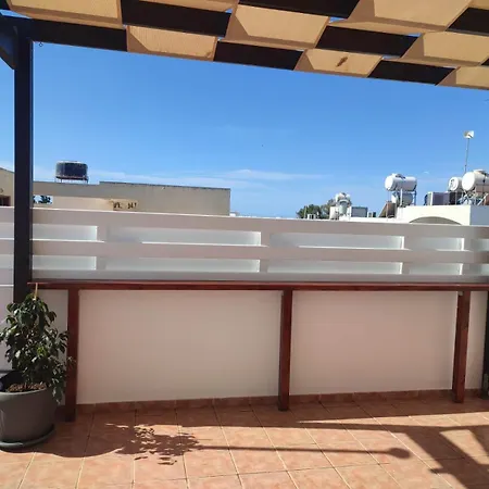 Sunny Rooftop In 70sqm Terrace Delight! *