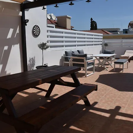 Διαμέρισμα Sunny Rooftop In 91sqm Terrace Delight!