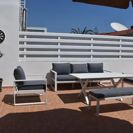 Sunny Rooftop In 70sqm Terrace Delight! *