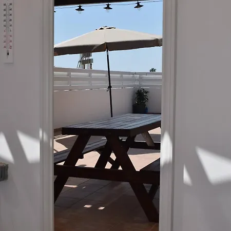 Sunny Rooftop In 70sqm Terrace Delight! *
