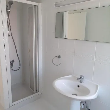 Διαμέρισμα Sunny Rooftop In 91sqm Terrace Delight!